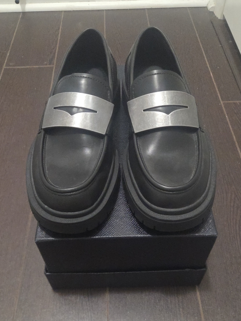 Zara Mens Black Leather Slip-On Loafers with Metallic Strap Size 40eu Size 8us